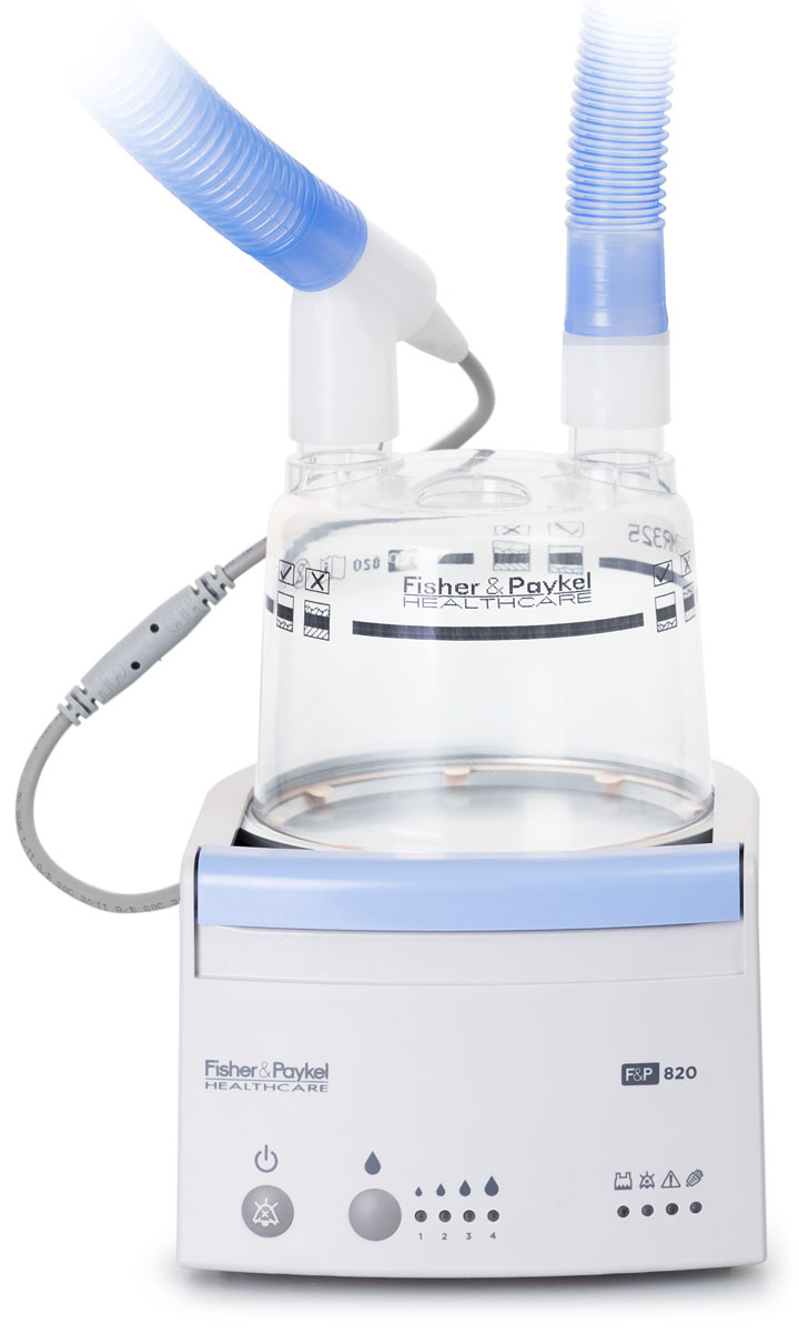 An F&P 820 respiratory humidifier with a clear water chamber and a blue breathing circuit attached