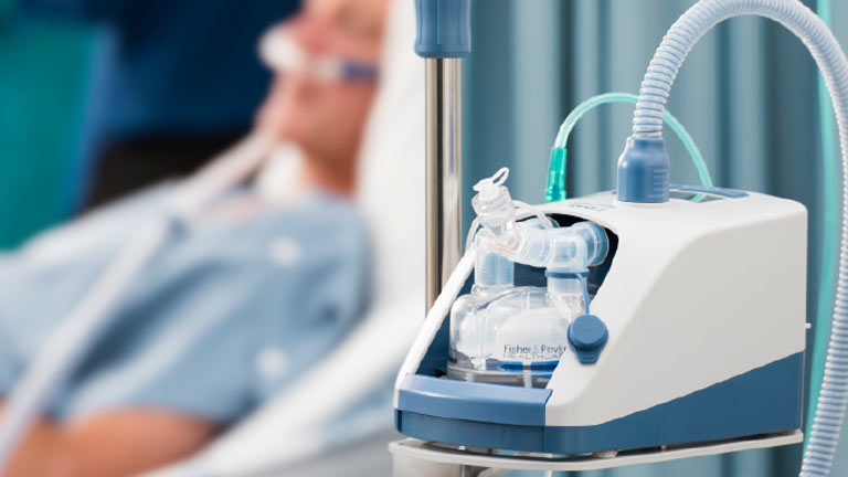 F&P Airvo™ 2 providing respiratory support to a patient in a hospital environment 